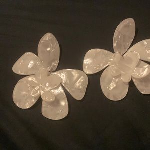 white flowers Earring’s